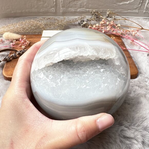 Gorgeous 1.3kg Large Agate Sphere with Druzy - Picture 2 of 10